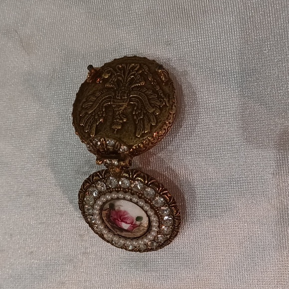 Vintage Forenza micro trinket pill pendant style rhinestone filigree box - Picture 4 of 10